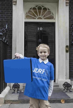 Zac Hirst hands in a petition on behalf of JDRF type one diabete