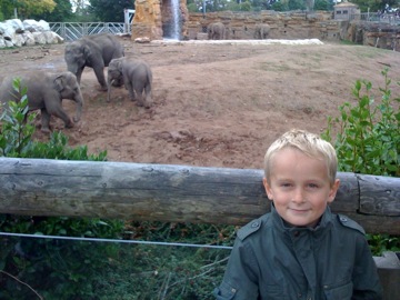 His brother Zac has a day with mum Becki and they visit Chester Zoo.