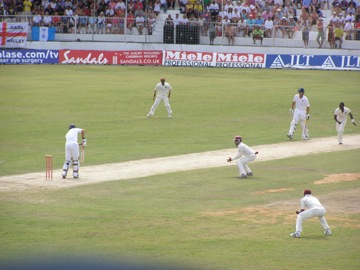 Taylor to Strauss 1st ball 3rd Test